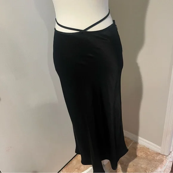 Mango Front Tie Black Satin Skirt - Picture 2 of 6